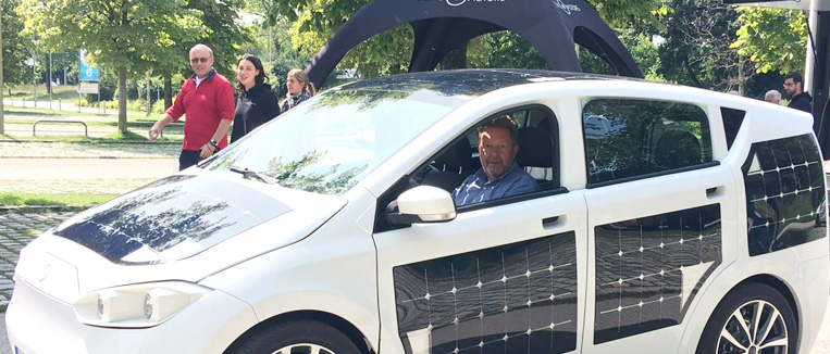 Kurt Sigl testet das neue Elektroauto SION